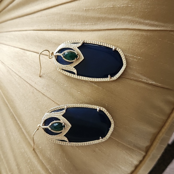 💥SALE💥 VINTAGE KENDRA SCOTT LAPIS & EMERALD DARBY EARRINGS - Picture 1 of 4